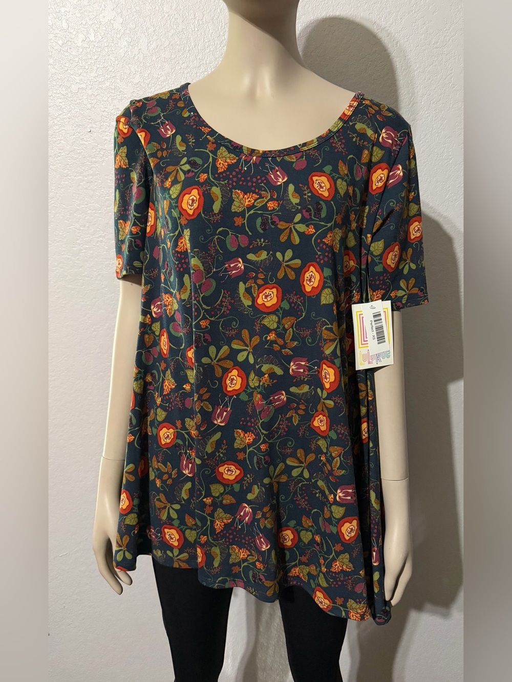 CLOSET CLEAR OUT ON ALL LULAROE MAKE AN OFFER BUNDLE NWT XS STRETCHY FLORAL TOP!